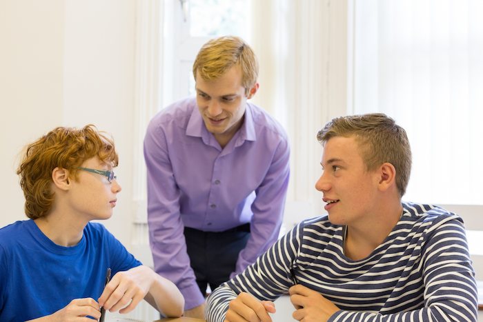 Jungs lernen zusammen