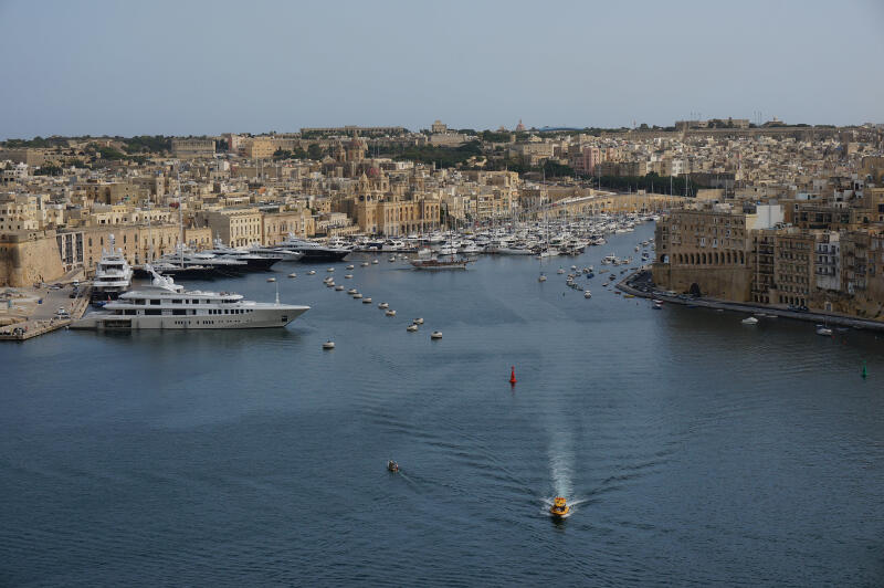 Ausblick auf den Hafen von Valetta, der Hauptstadt von Malta während einer Sprachreise