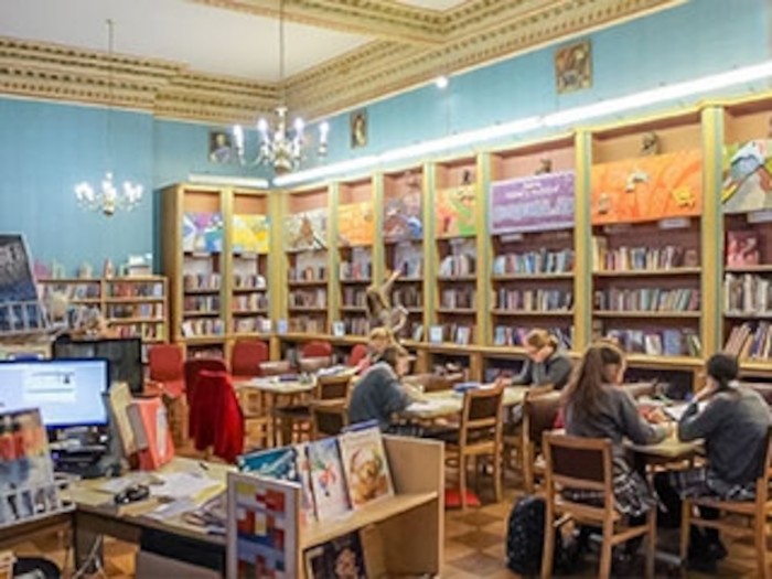 Lernen in der Bibliothek auf der Sprachreise England