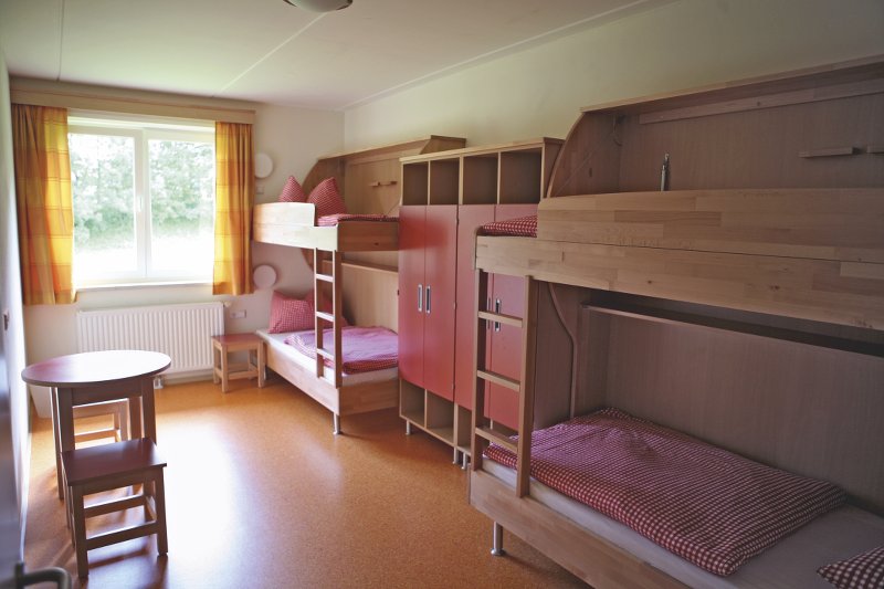 Schlafzimmer in der Jugendherberge im Sommercamp Kinder