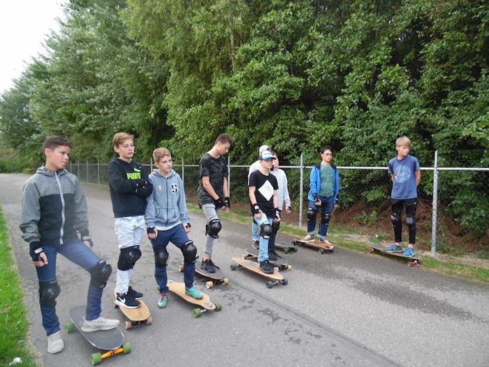 Skateboard fahren im Kitesurf Camp