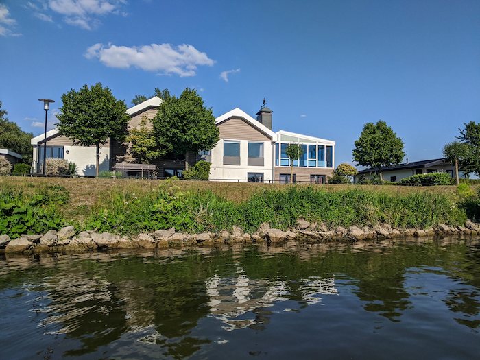 Haus am Wasser im Kitesurf Camp