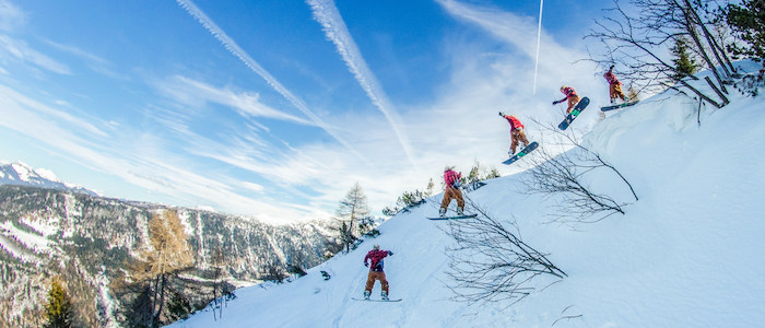 Snowboardfahrt außerhalb der Piste im Ski- und Snowboardcamp