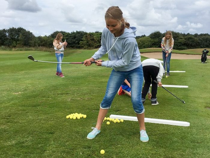 Golfspielen im Sommercamp auf Sylt