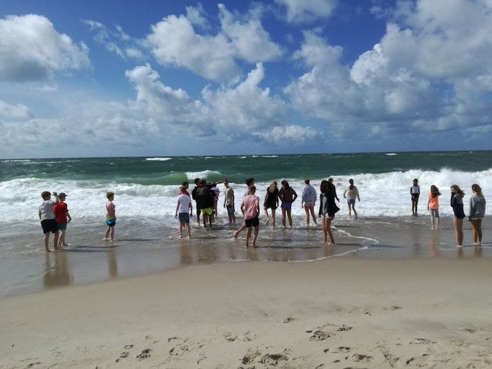 Welle im Meer beim Sommercamp auf Sylt