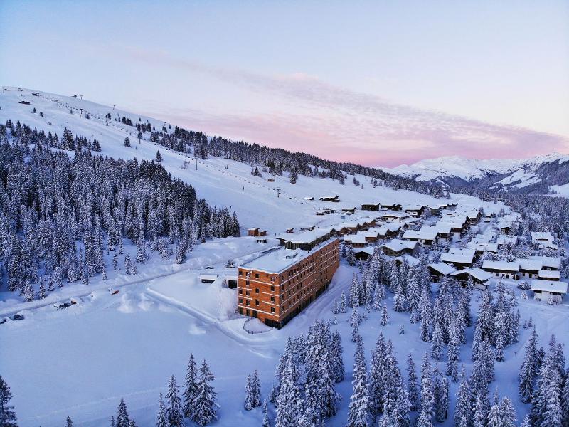 Blick auf das Dorf Hochkrimmel beim Skicamp auf der Gerlosplatte