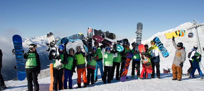 Snowboardgruppe im Wintercamp in Kössen