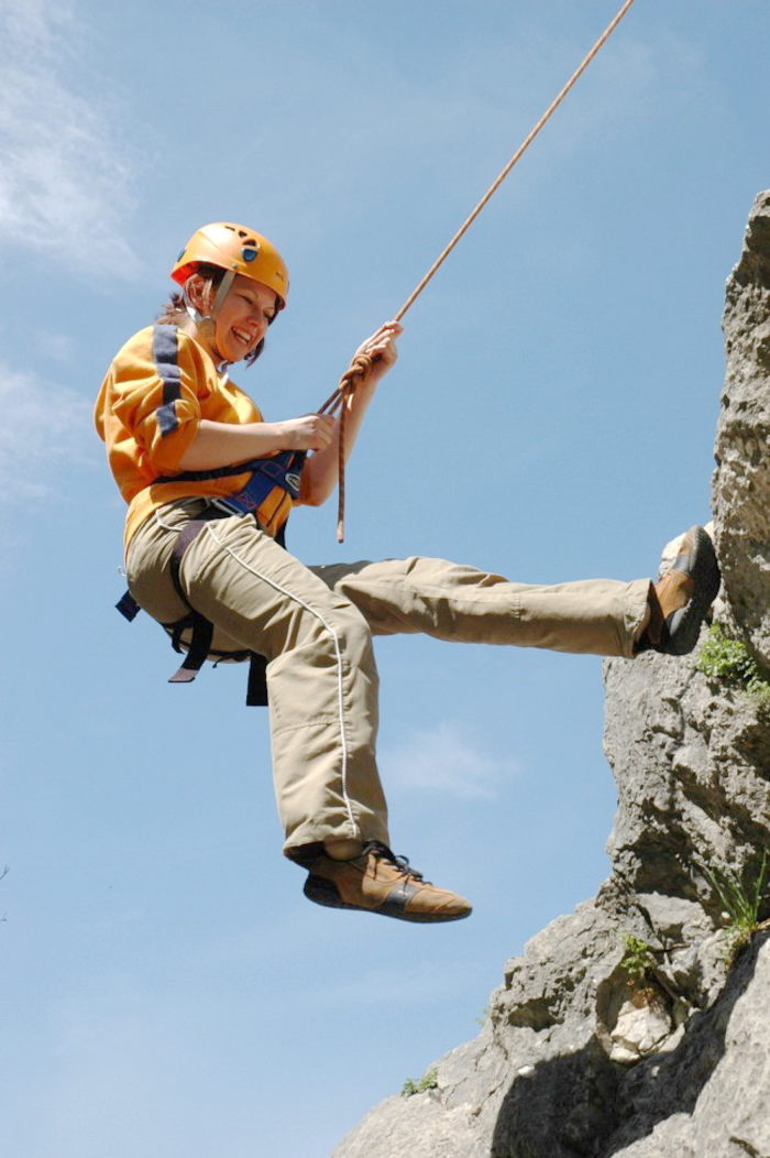 Abseilen beim Klettern auf der Jugendreise Kärnten