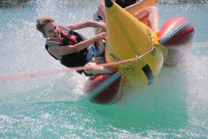 Bananenboot fahren auf der Jugendreise Kärnten