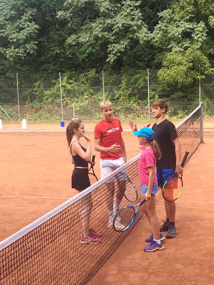 Tennis spielen auf der Jugendreise Kärnten