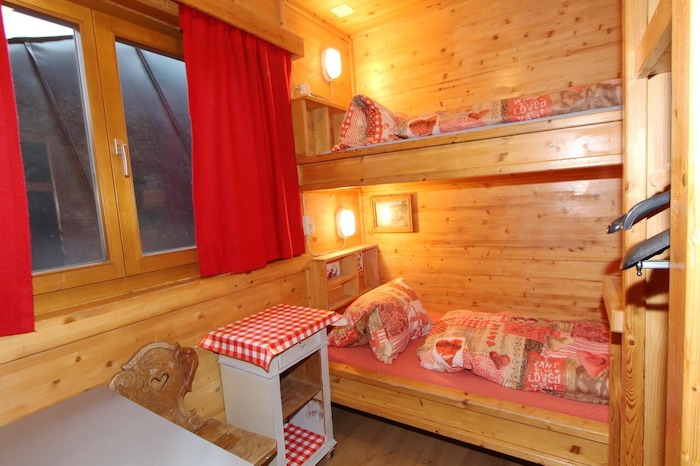 Schlafzimmer im Ski-Lager Österreich