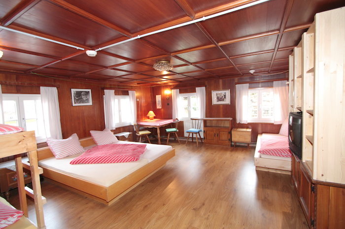 Grosses Schlafzimmer im Ski-Lager Österreich