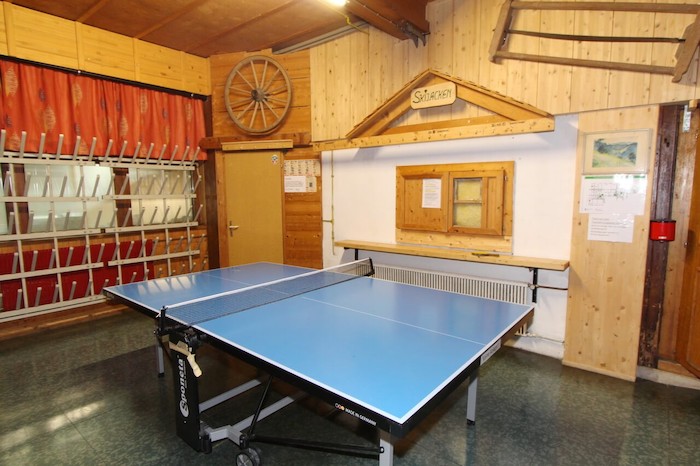 Tischtennis Tisch im Ski-Lager Österreich