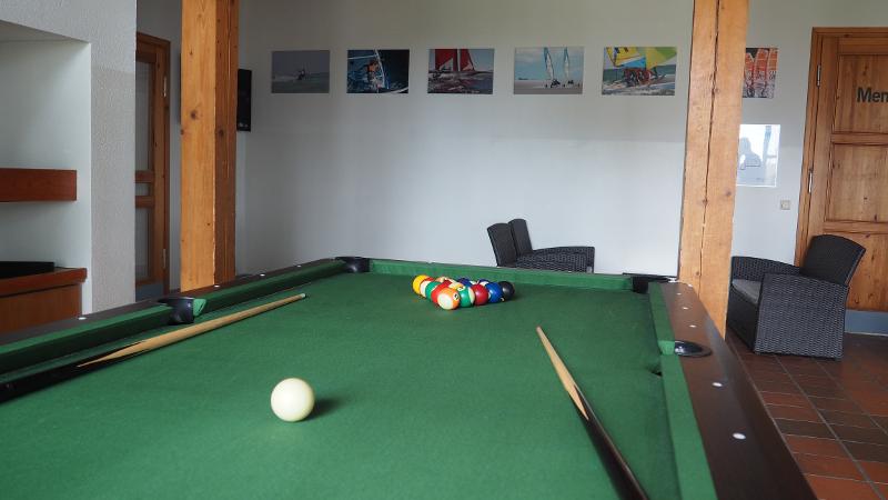 Billard Tisch im Kitesurf-Camp Ostsee