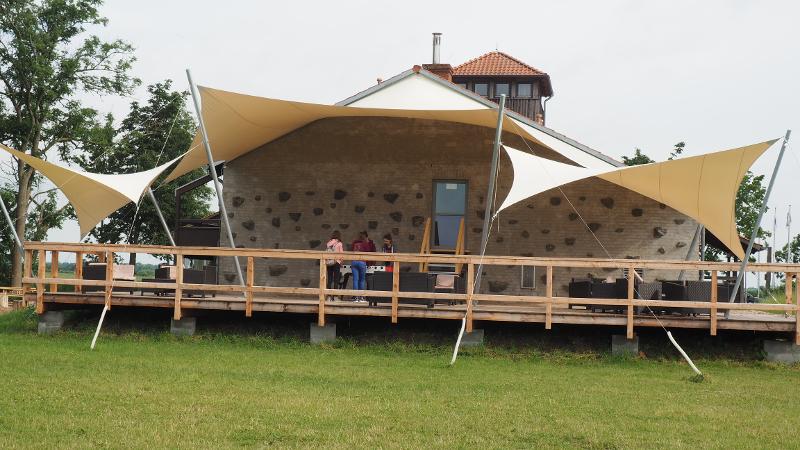 Kletterwand im Kitesurf-Camp Ostsee