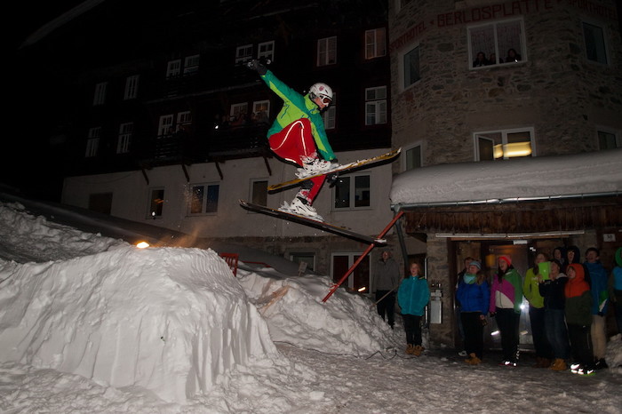 Skispringen im Skilager in Österreich