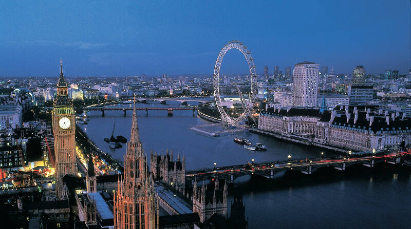 London bei Nacht von oben auf der Sprachreise England