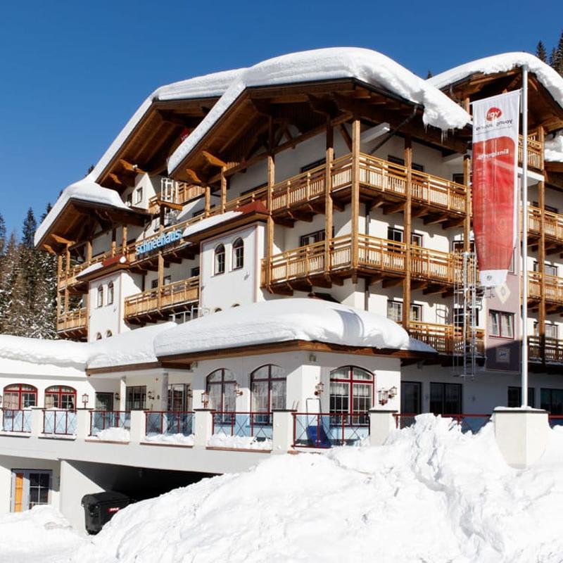 Hotel von aussen im Skilager