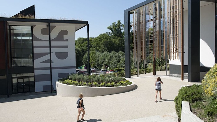 Gebäude and er Uni auf der Sprachreise England