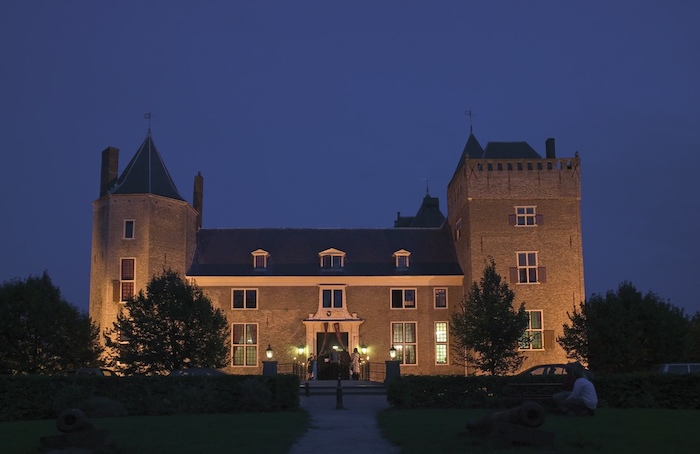 Schloss bei Nacht im Englisch Sprachcamp Niederlande