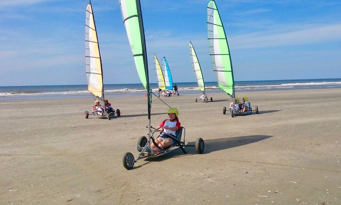 Fahren am Strand im Englisch Sprachcamp Niederlande