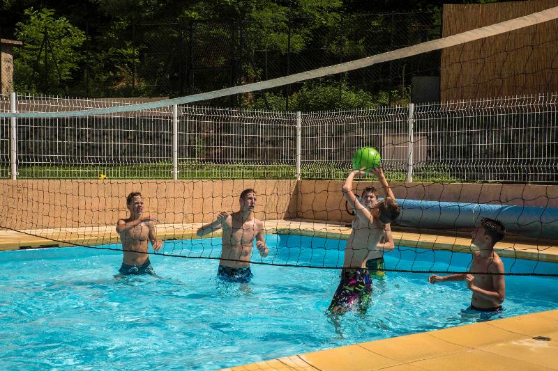 Wasser-Volleyball auf der internationalen Schülersprachreise Frankreich