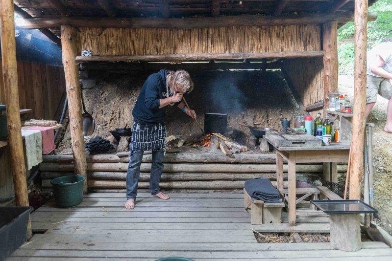Feuer machen im Abenteuerurlaub Kinder Österreich