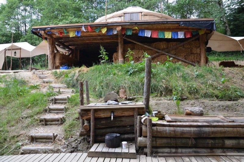 Hütte von aussen im Abenteuerurlaub Kinder Österreich