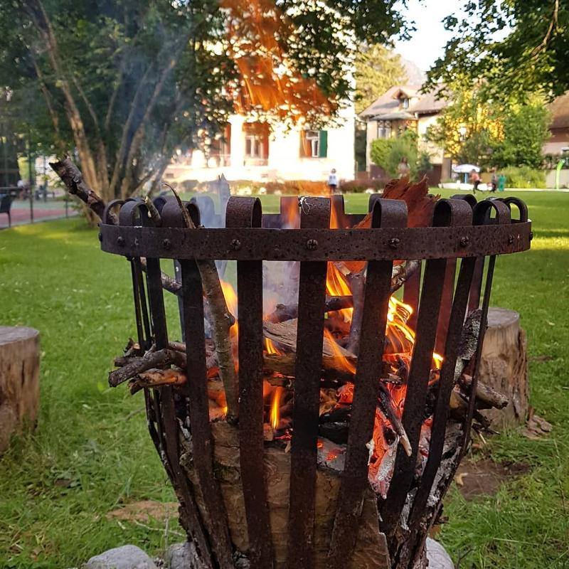 Feuerstelle im Tanz-Sommercamp