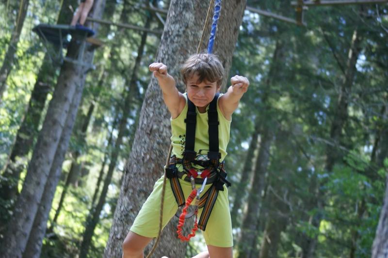 Slackline fahren im Sommercamp Steiermark