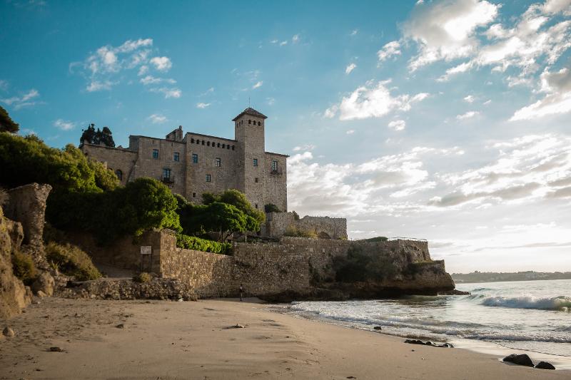 Burg am Meer im Englisch Sommercamp bei Barcelona