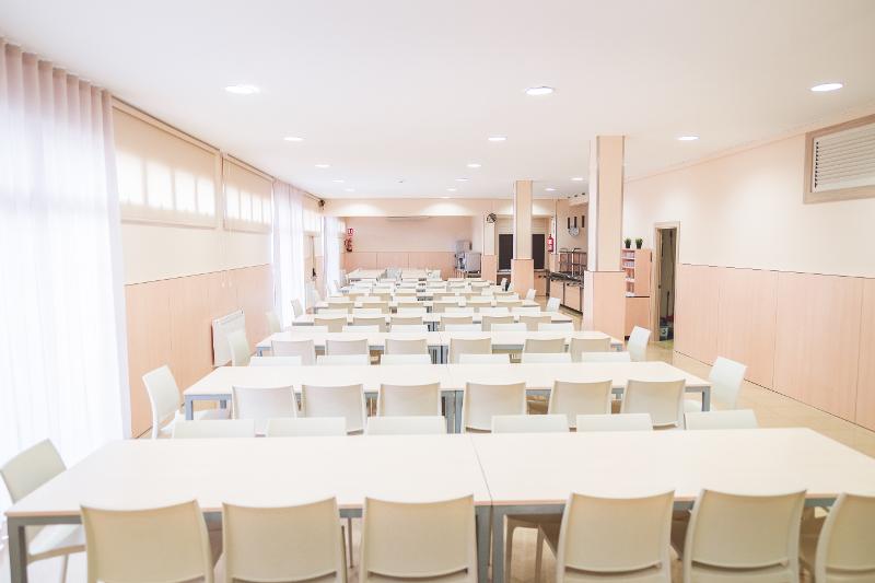 Esszimmer im Englisch Sprachcamp bei Barcelona