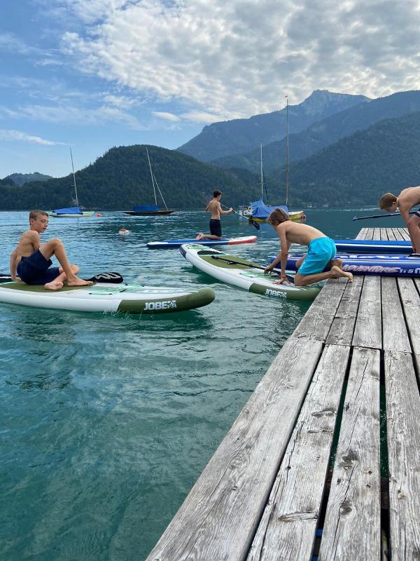 Auf die Surfbretter im Englischcamp Salzburg