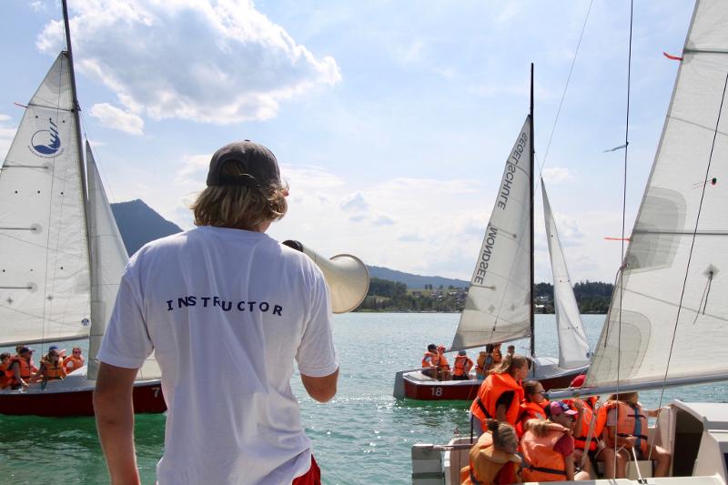 Trainer im Ferienlager am See