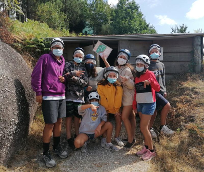 Gruppenfoto beim Orientierungslauf im Camp in Portugal