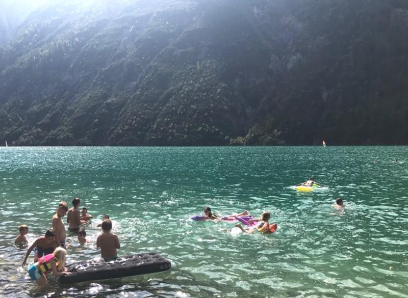 Spass im See im Outdoor-Camp Achensee