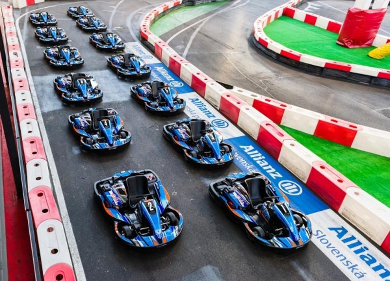 Die Karts stehen bereit im Feriencamp Wien