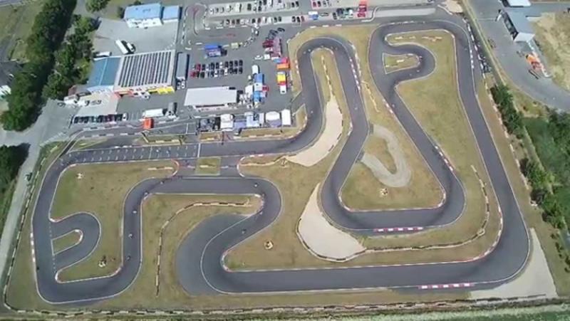 Kart-Strecke von oben im Feriencamp Wien