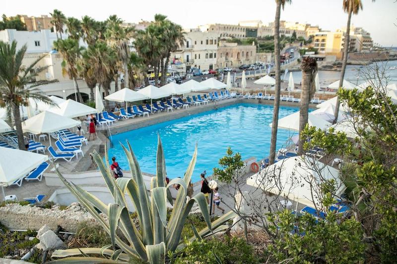 Auf der Sprachreise St. Julian's steht den Teilnehmenden in der Residenz ein Pool zur Verfügung