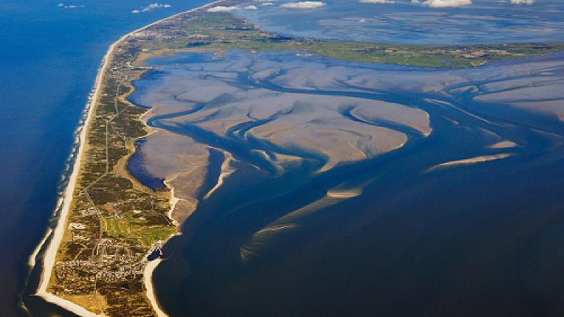 Insel von oben im Ferienlager am Meer