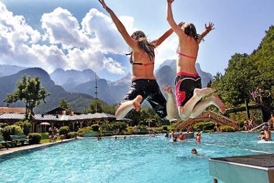 Zwei Girls Machen Liebe Beim Pool Zwei Girls Machen Liebe Beim Pool